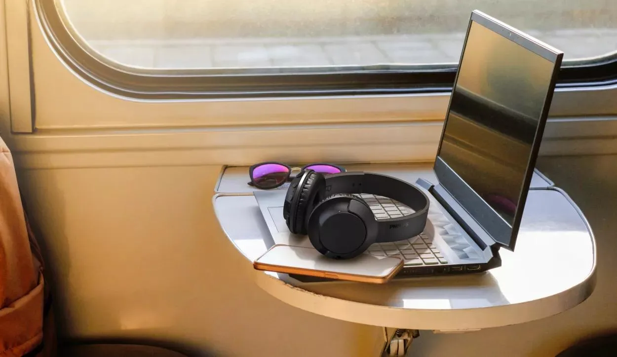 Headphones for travel guide